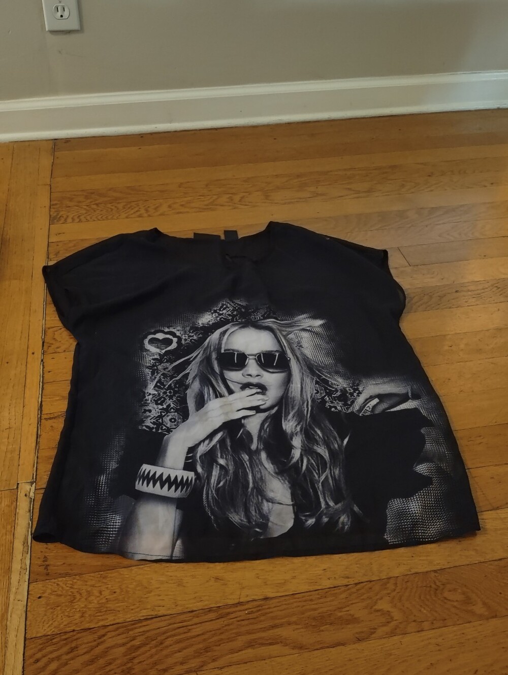 DKNY jeans black mesh y2k glam oversized tee girl with sunglasses size XS